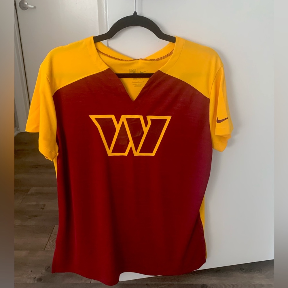 Nike Women’s Washington Commanders Exceed 2Tone T-Shirt